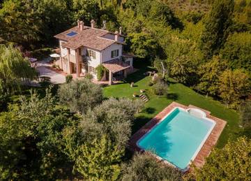 Chambre d’hôte pour 2 personnes, avec jardin ainsi que vue et piscine à Gubbio