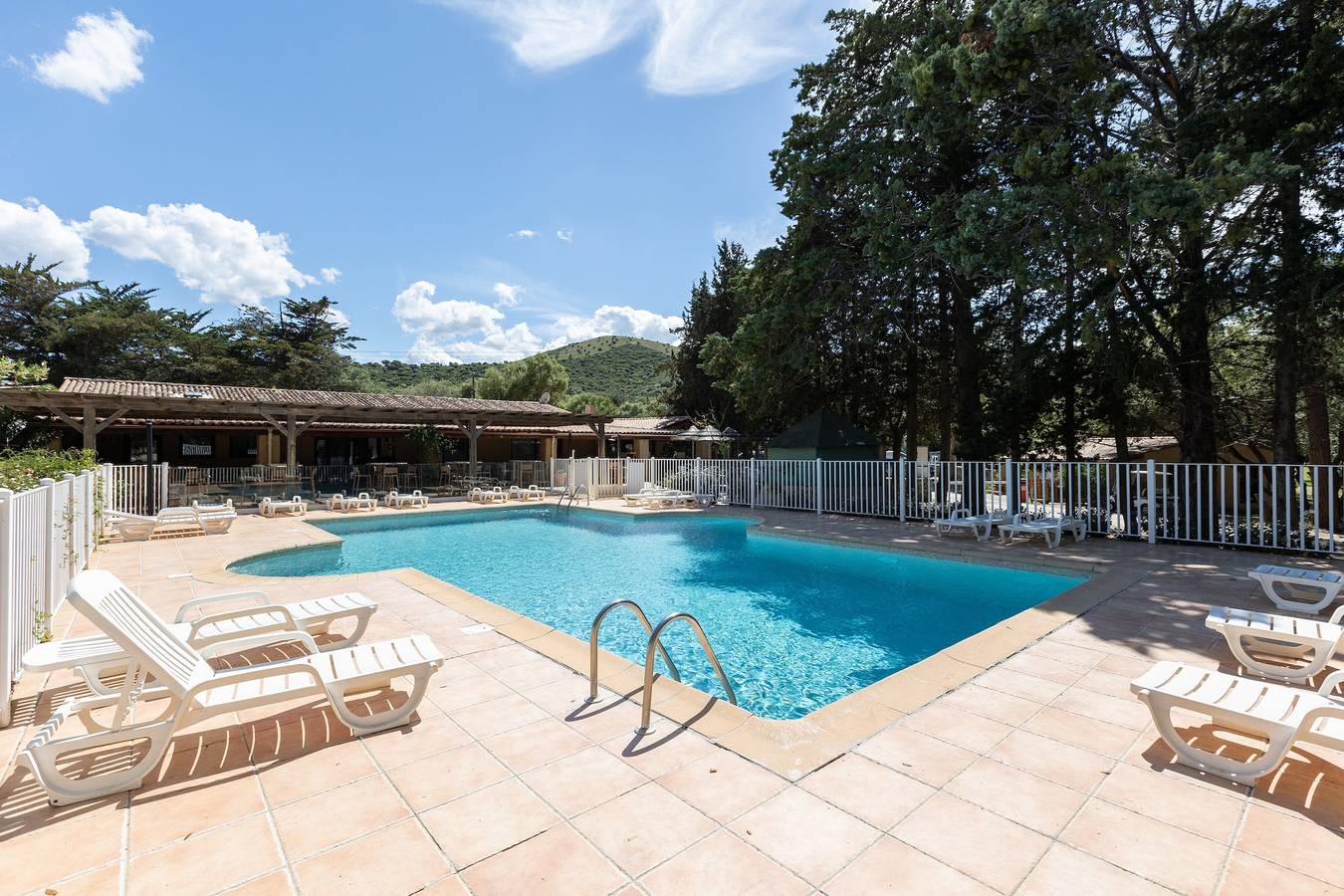 Bungalow « Village Camping De L'Ostriconi G3 » avec vue mer, piscine partagée et Wi-Fi in Palasca, Région de Calvi