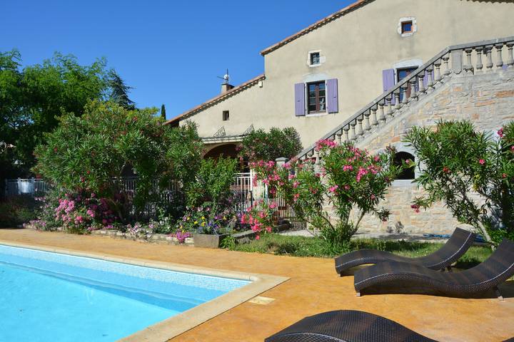 Gîte pour 28 personnes, avec piscine, adapté aux familles à Lagorce - 3