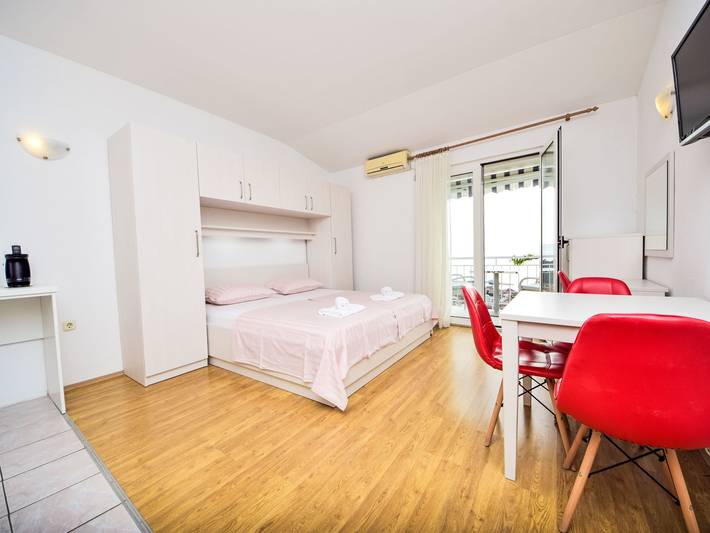 Ferienwohnung für 4 Personen, mit Balkon in Makarska - 2