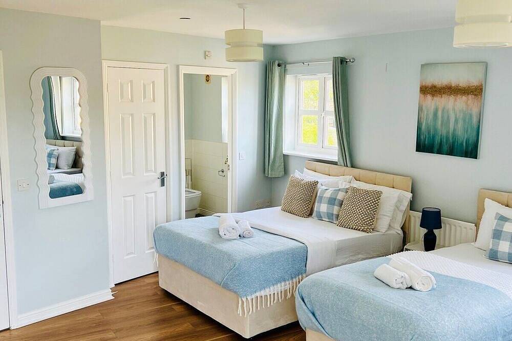 Luxury 4Br House , Bluewater, Dartford, Parking in Stone (Dartford), Dartford