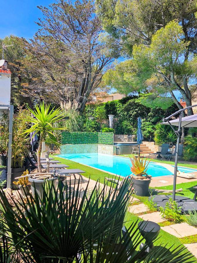Chambre d’hôte pour 2 personnes, avec piscine et vue ainsi que sauna et jardin à Fréjus - 2