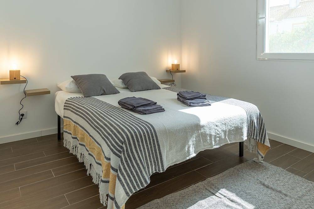 Charming 3-bedroom house, 2 Wc, jacuzzi and barbuecue. Free parking and wi-fi. in Évora, Évora Distrikt
