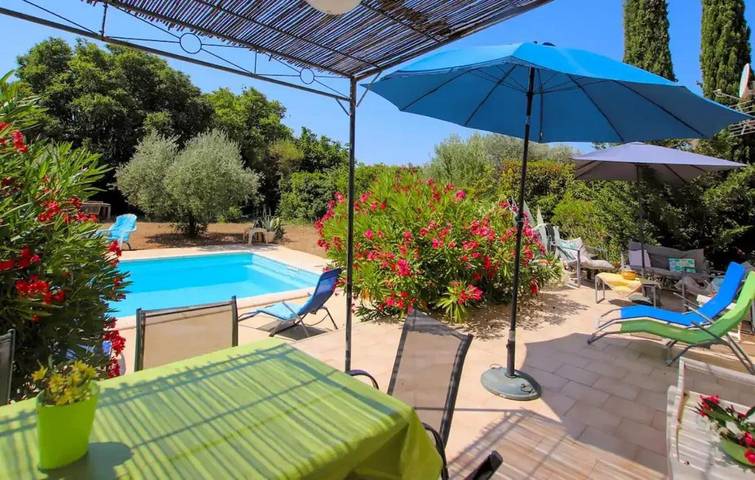 Location de vacances pour 6 personnes, avec jardin ainsi que piscine et terrasse, animaux acceptés à Saint-Maurice-sur-Eygues - 4