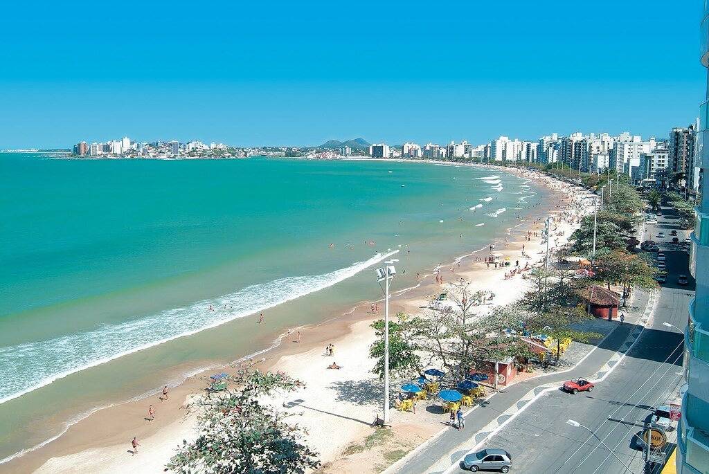 Ganze Wohnung, Luxuriöse 4-Zimmer-Wohnung mit Klimaanlage - 2 Garagen und 200 m vom Strand entfernt. in Guarapari, Região Metropolitana da Grande Vitória
