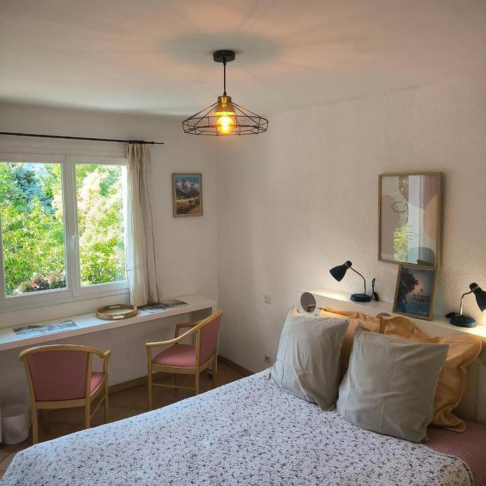 Double Room with Private Bathroom in Briançon, Région de Briançon