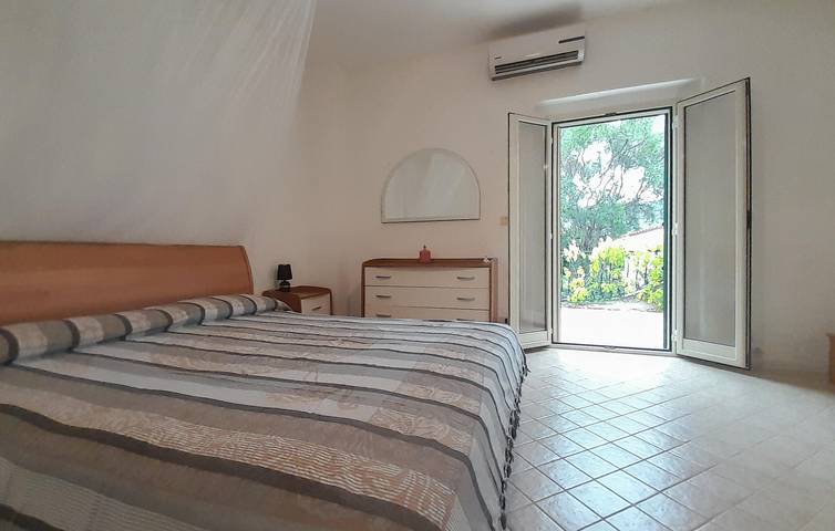 Location de vacances pour 9 personnes, avec piscine et jardin, animaux acceptés à Vico del Gargano - 4