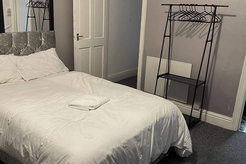 Entire apartment, 2Bedroom Great Apartment 5Min walk to Beach best locations in Blackpool in Blackpool Pleasure Beach, North West England