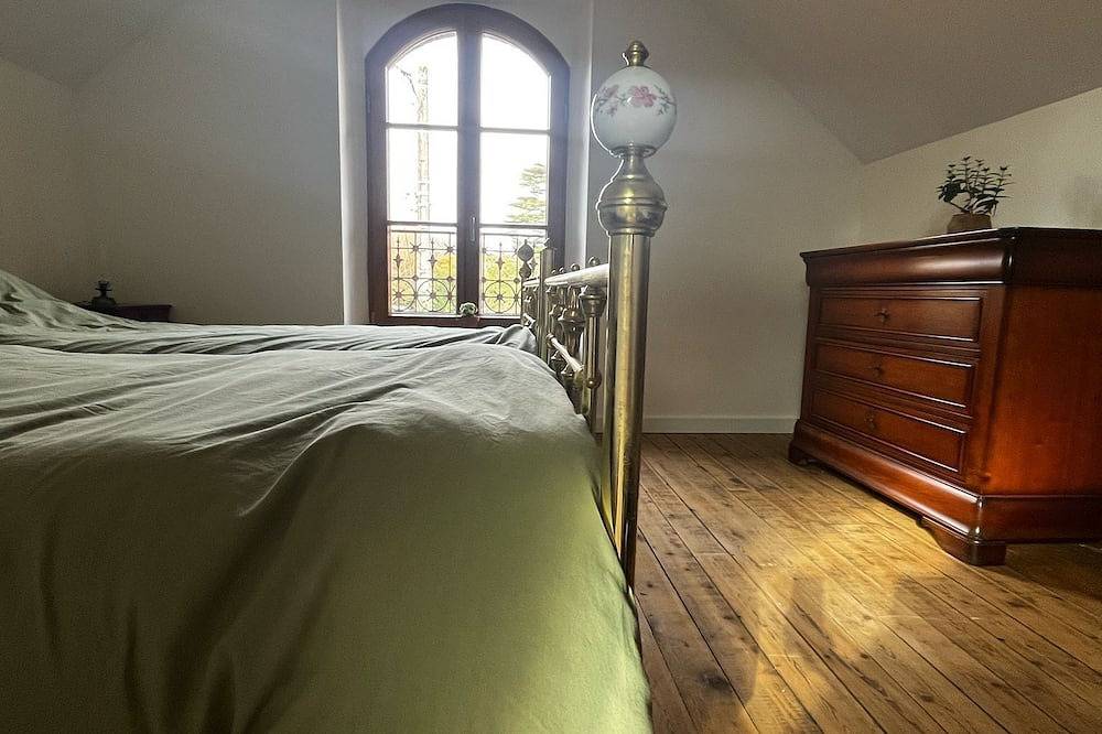 Charming house with park between the Seine and the Fontainebleau Forest, 30 minutes from Paris in Bois-le-Roi, Seine-et-Marne