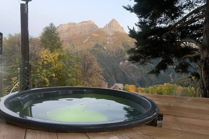 Location de vacances pour 10 personnes, avec jacuzzi ainsi que balcon et jardin à Pra-Loup