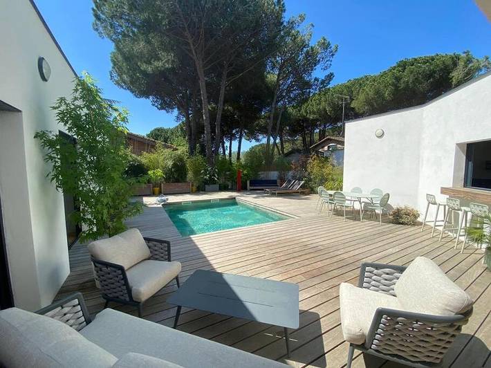 Villa pour 8 personnes, avec Jacuzzi ainsi que Terrasse et Piscine à Aigues-Mortes