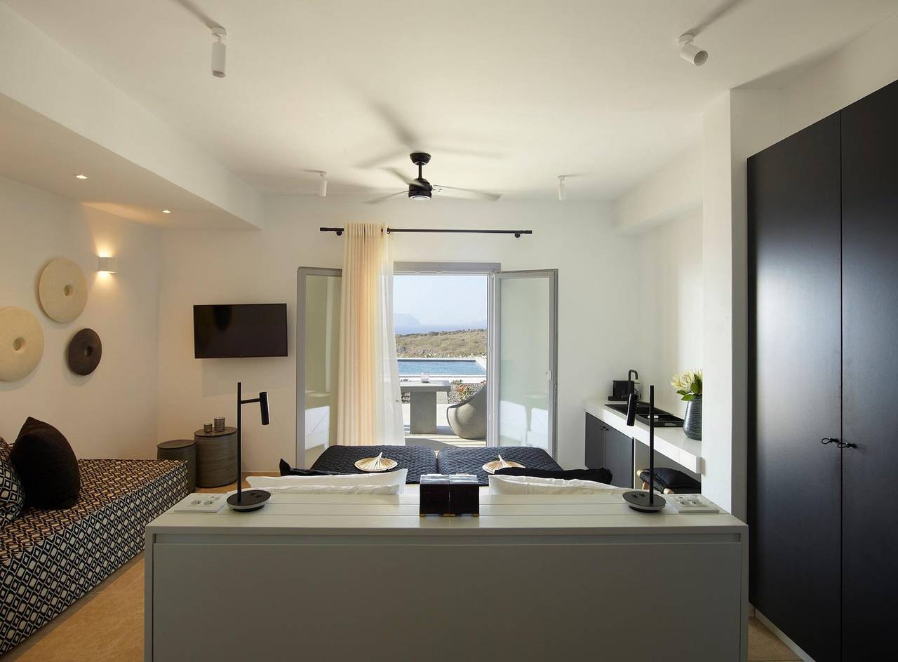 Cozy 1BR Villa near White Beach (2.5km) in Santorini