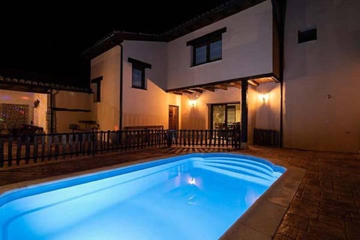 Casa de vacaciones para 16 personas, con jardín y piscina, Familias con niños en Provincia de Palencia