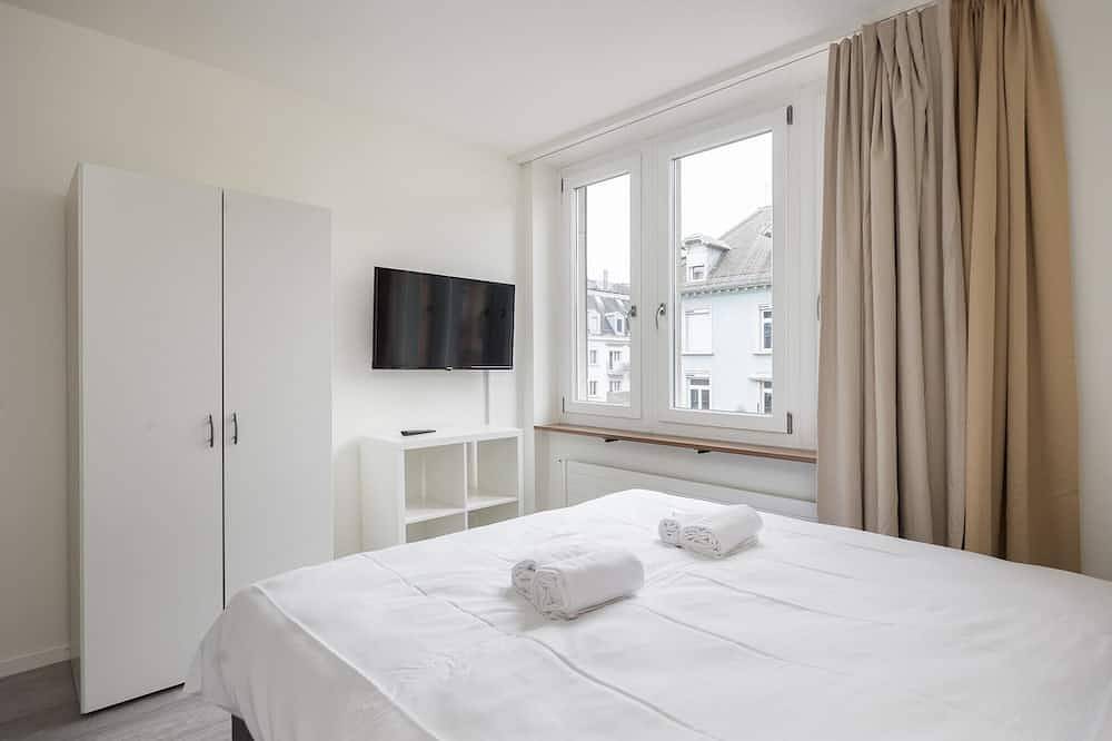 Ganze Wohnung, Urban Oasis with Queen Bed and City View (Be-43) in Zürich, Bezirk Zürich