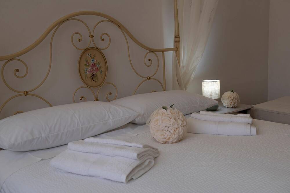 Double Room with Pool View in Marta, Viterbo Provinz