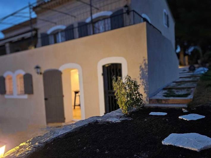 Chambre d’hôte pour 2 personnes, avec Terrasse ainsi que Jardin et Vue à Le Castellet - 3
