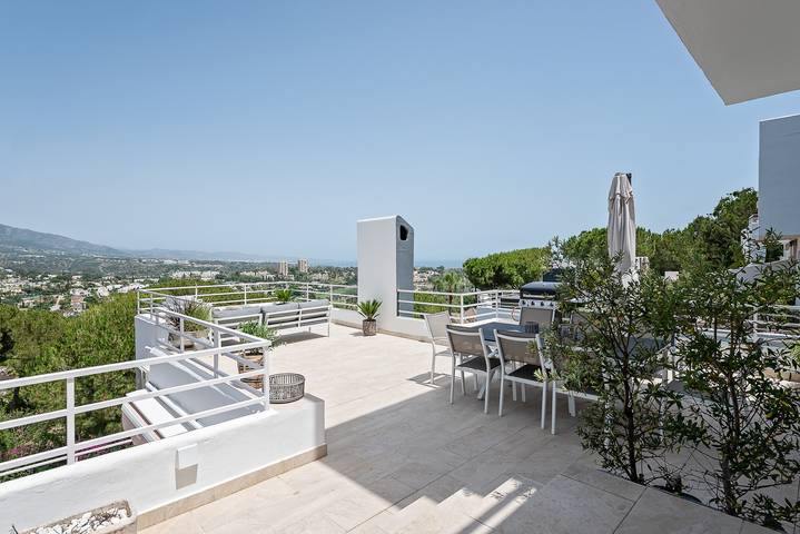 Loft voor 8 personen, with uitzicht op zee and uitzicht as well as terras and zwembad in Marbella