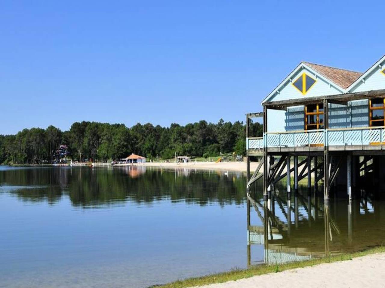 Entire apartment, Apartment by Lake Clarens with Pool Access in Lake Clarens, Casteljaloux