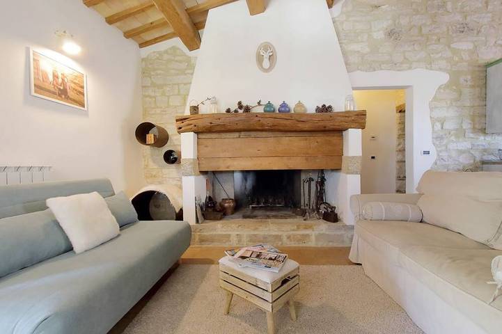 Schöne Villa in ruhiger Gegend in Genga, Ancona Provinz
