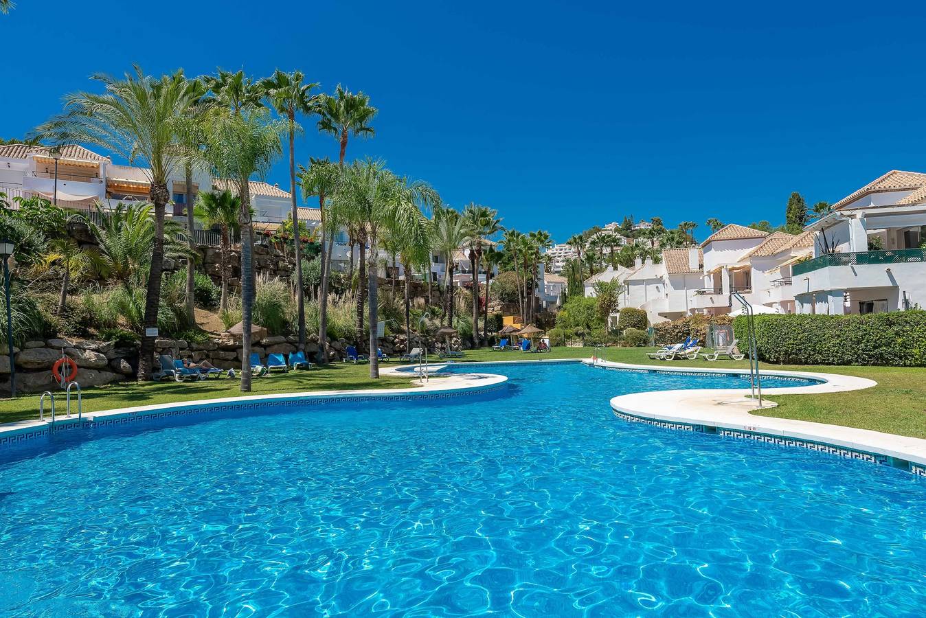 Apartamento entero, Apartamento 'Señorio De Gonzaga In Marbella' con piscina compartida, Wi-Fi y aire acondicionado. in Nueva Andalucia Golf Valley, Marbella