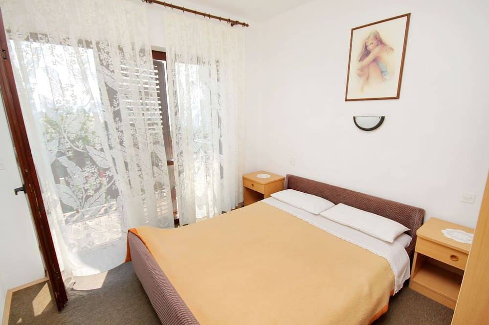 Ganze Wohnung, 2-Zimmer-Ferienwohnung mit Terrasse und Meerblick Novi Vinodolski in Novi Vinodolski, Primorje-Gorski Kotar
