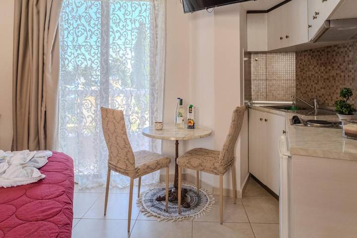 Chambre d’hôte pour 2 personnes, avec vue et jardin, adapté aux familles dans Rhodes - 2