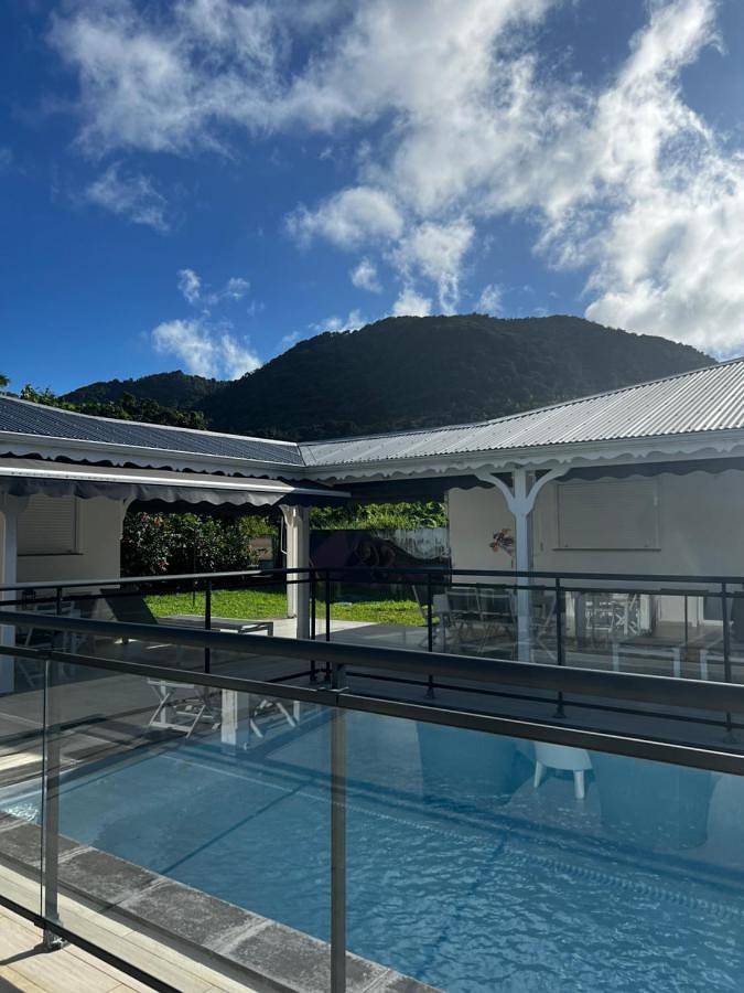 Location de vacances pour 4 personnes, avec jardin et piscine à Gourbeyre - 2