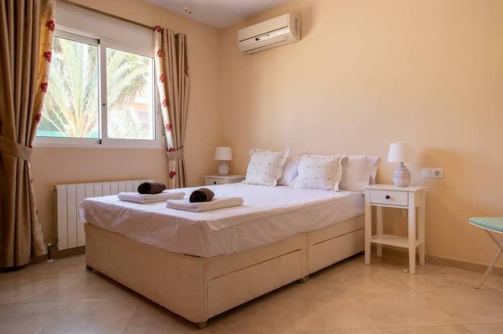 Casa Julia spacious villa with large private pool in Busot, Costa Blanca
