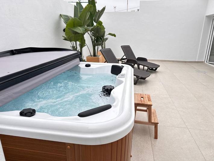 Apartamento de vacaciones para 6 personas, con piscina y terraza además de jacuzzi y jardín - 1