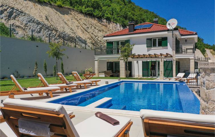 Gemütliche 1-Zimmer-Wohnung mit Pool und Terrasse in der Nähe des Flusses Vrbica in Makarska Riviera