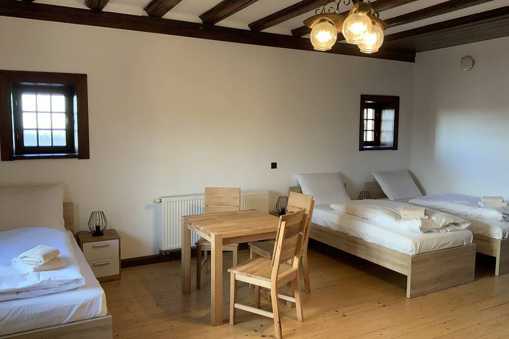 Mehrbettzimmer in der Historischen Gentilburg für bis zu 8 Personen in Aschaffenburg, Mainviereck
