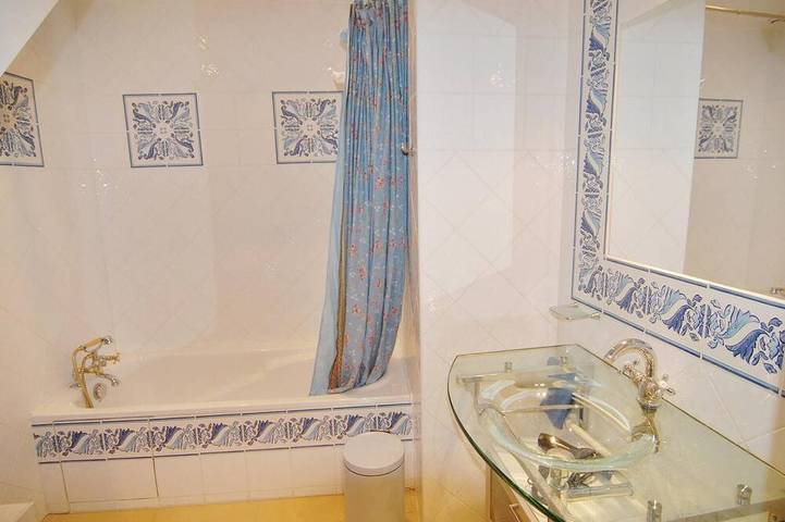 Belle maison à Beaucaire avec WiFi in Beaucaire, Région de Nîmes