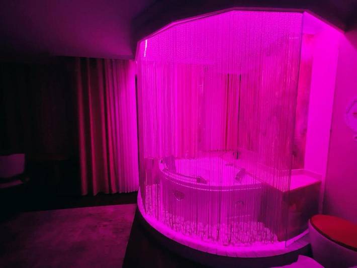 Hôtel pour 5 personnes, avec terrasse et sauna ainsi que piscine et vue