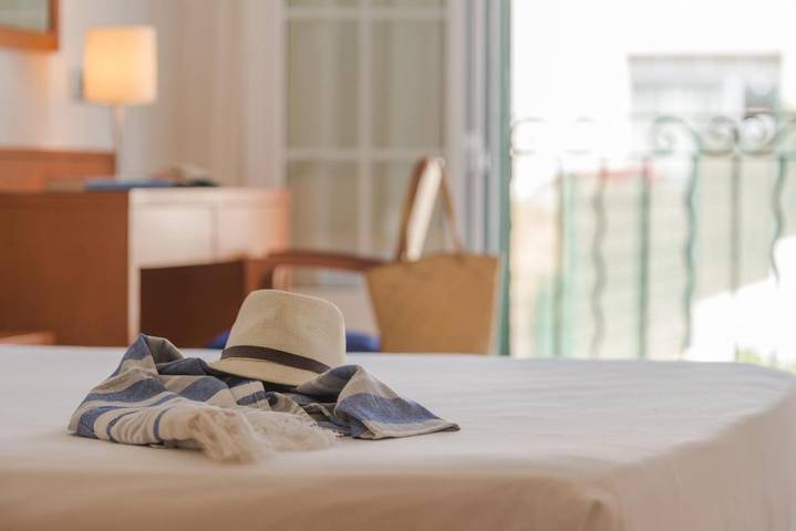 Hôtel pour 3 personnes, avec jacuzzi ainsi que piscine et jardin à Mercadal - 4