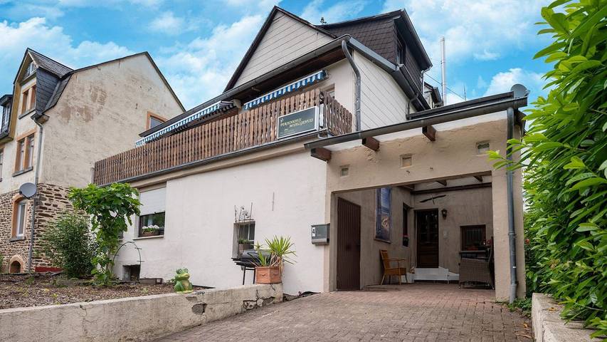 Ferienhaus für 7 Personen, mit Seeblick und Balkon sowie Garten in Nehren (Mosel)