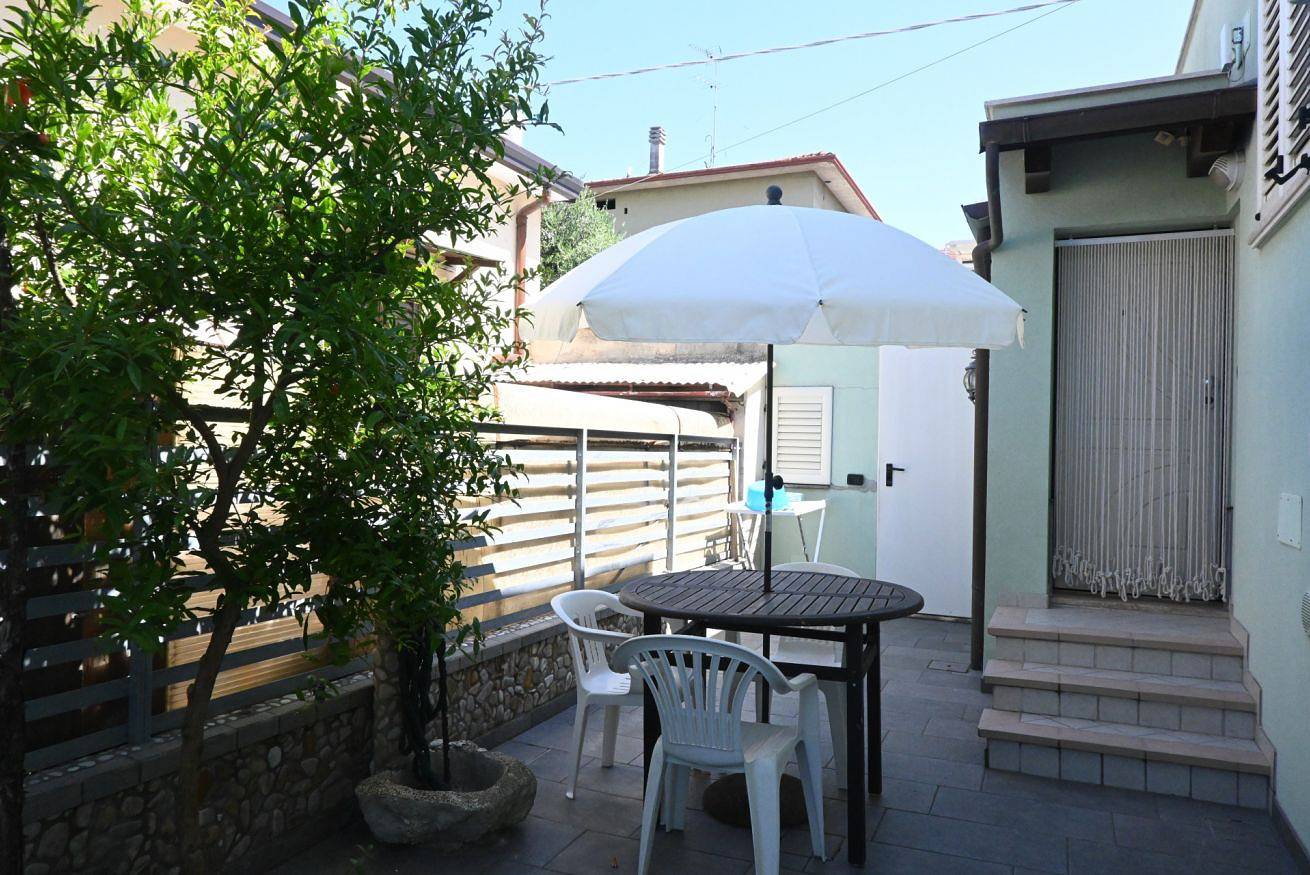 Appartement entier, Se285 - Senigallia, bright one-bedroom apartment with an outdoor courtyard, just a short walk from t in Senigallia, Senigallia (Commune)