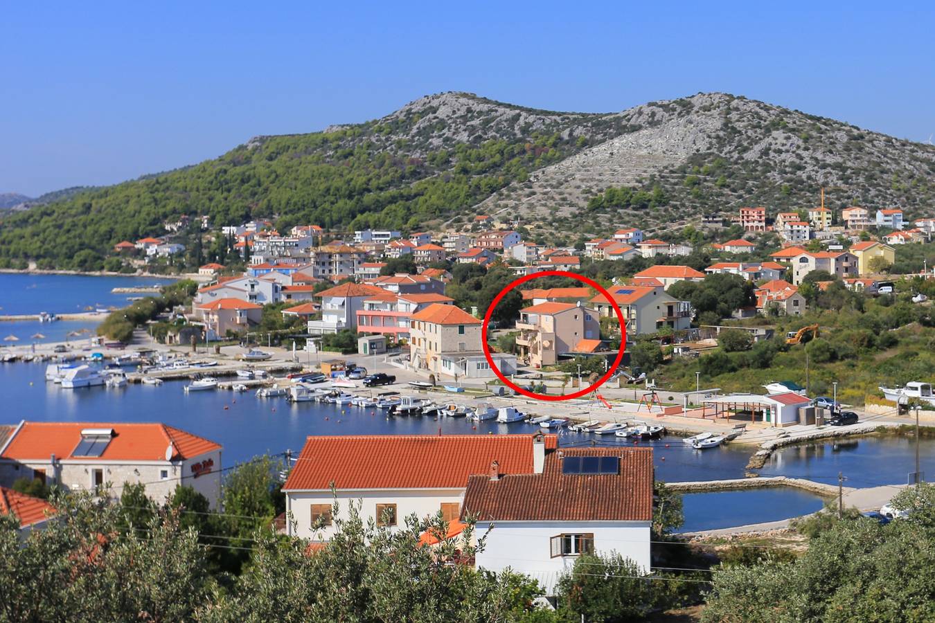 Ganze Wohnung, 1-Zimmer-Ferienwohnung mit Terrasse Seget Vranjica, Trogir A-17989-c in Seget Vranjica, Split-Dalmatien