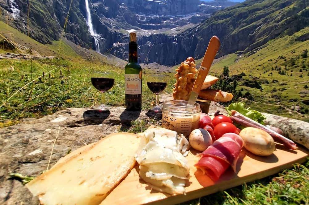 Entire apartment, Gardenhill in Argelès-Gazost, French Pyrenees