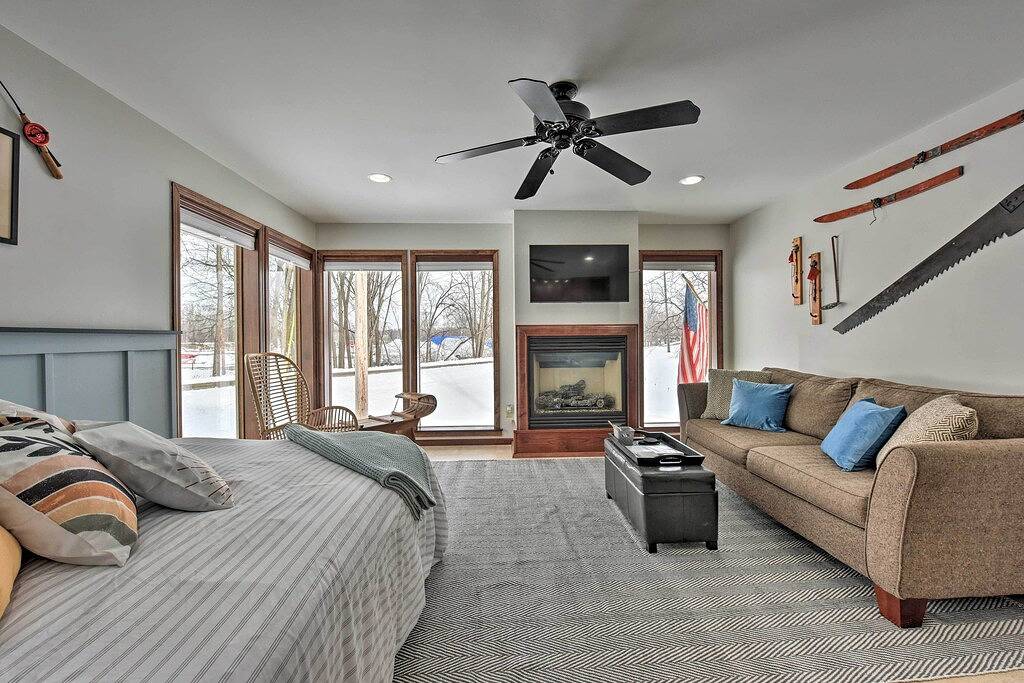 Ganze Wohnung, Pet-Friendly Retreat w/ Deck: Steps to Marina! in Wabasha, Wabasha County