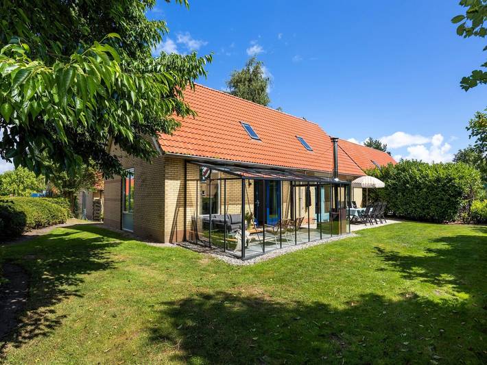 Ferienhaus für 12 Personen, mit Terrasse und Garten sowie Pool in Andijk