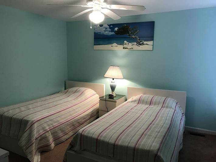 Vacation rental for 13 people, with pool and balcony in Wildwood