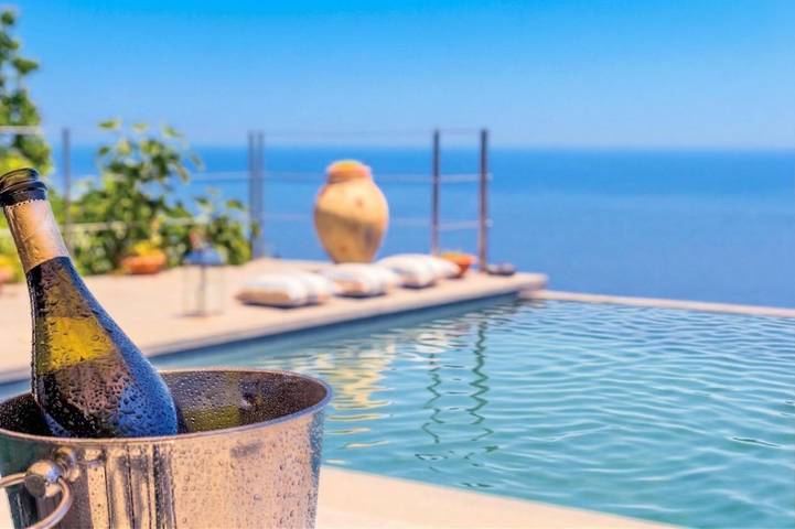 Location de vacances pour 6 personnes, avec vue ainsi que balcon/terrasse et terrasse à Acireale - 3