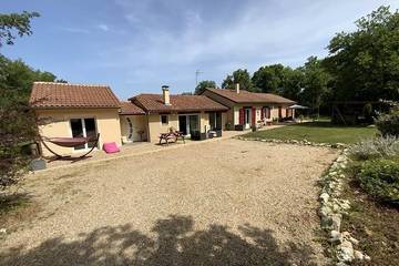 Gîte pour 4 personnes, avec jardin à Carlucet
