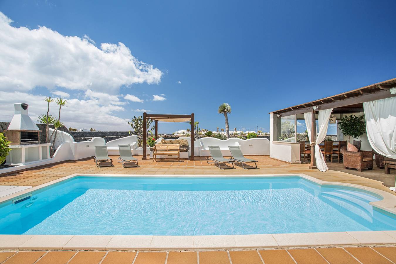 Vakantievilla Capricho met Zee- & Uitzicht op de Bergen & Zwembad in Montaña Roja, Yaiza