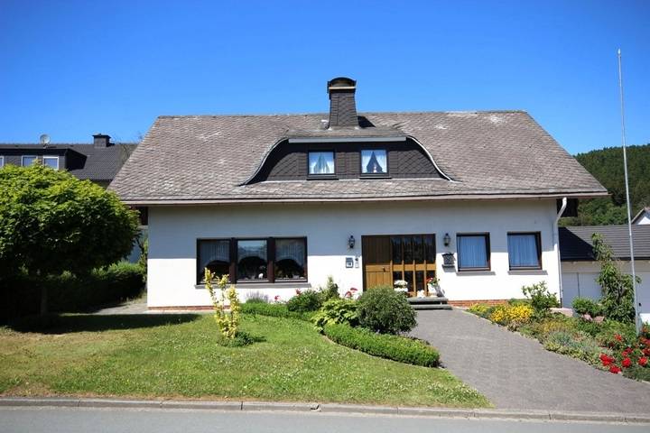 Ferienwohnung für 4 Personen, mit Balkon und Balkon/Terrasse sowie Terrasse und Garten in Hallenberg