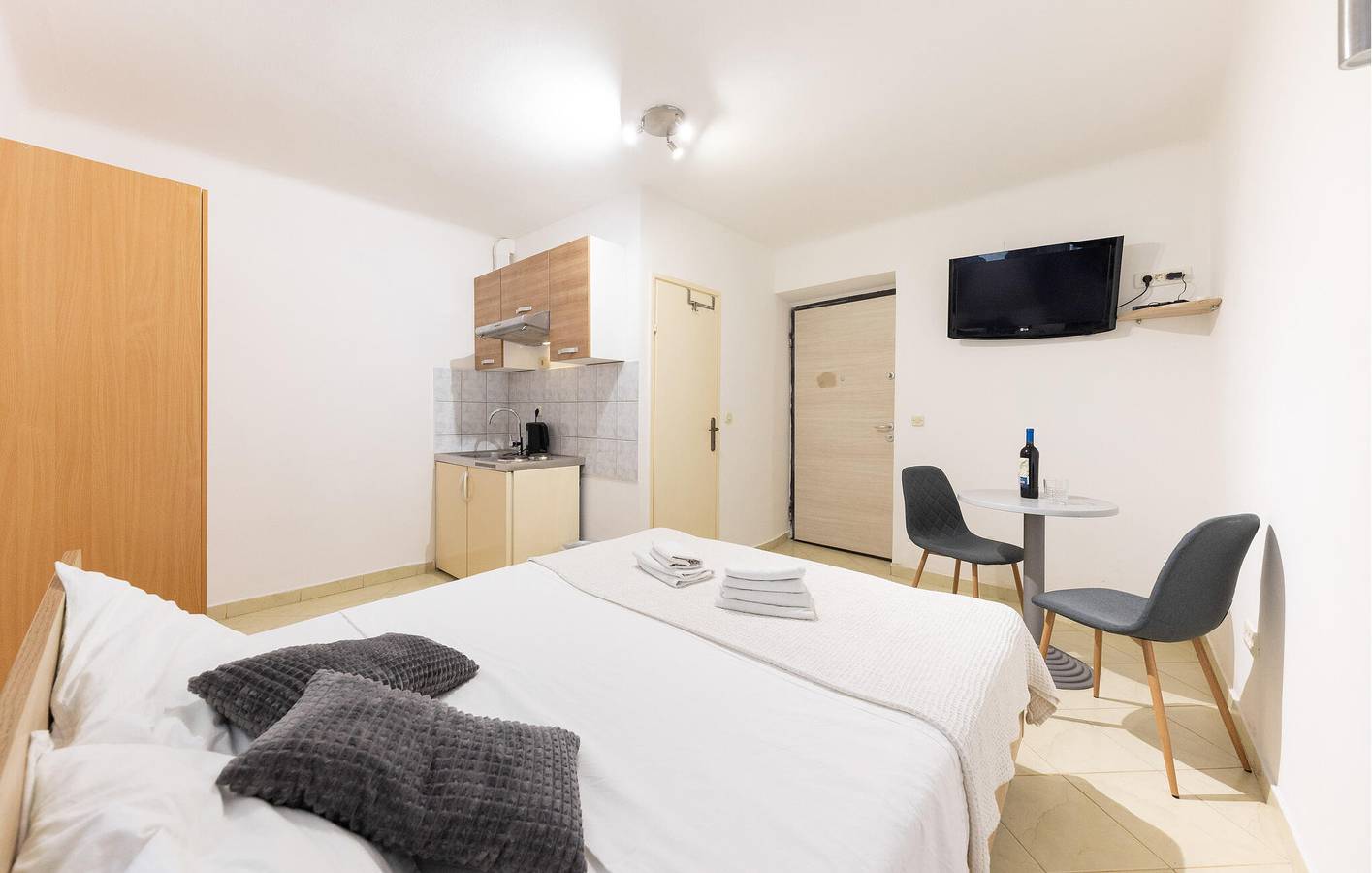 Appartamento intero, Accogliente, a 2 km dalla spiaggia: appartamento moderno con Wi-Fi e cucina in Spalato, Regione spalatino-dalmata