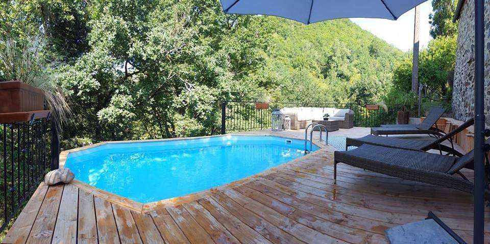 Location de vacances pour 2 personnes, avec piscine ainsi que vue et jardin, animaux acceptés à Entraygues-sur-Truyère - 2