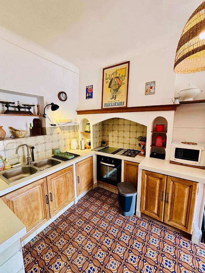 Location de vacances pour 8 personnes, avec jardin et vue, adapté aux familles à Châteauneuf-Villevieille - 3