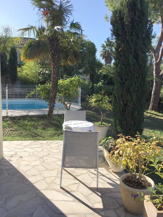 Location de vacances pour 3 personnes, avec vue ainsi que jardin et piscine, adapté aux familles à La Colle-sur-Loup - 4