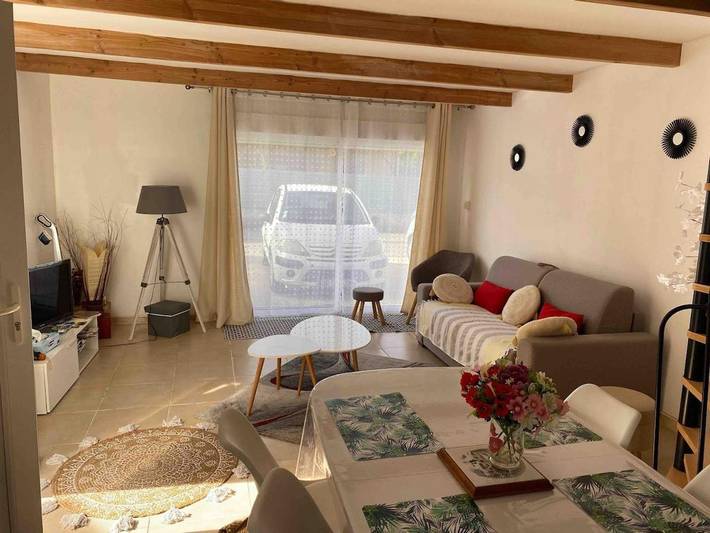 Gîte pour 4 personnes, avec piscine et terrasse à Octon